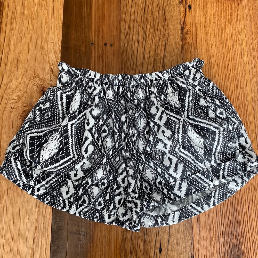 Black and White Print Shorts - Picture 2 of 5